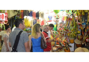 Turistas movimentam o Centro Histórico e aquecem a economia
