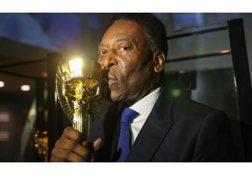 Estrelas da última Copa do Mundo lamentam morte de Pelé