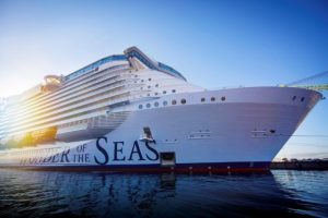 Maior navio de cruzeiro do mundo fará primeira viagem em março