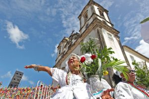Lavagem do Bonfim encanta turistas que visitam Salvador