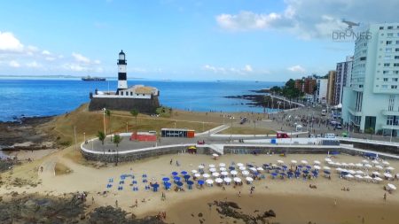 Vôo com drone no Farol da Barra - Imagens aéreas Salvador-Bahia
