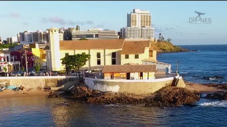 Imagens aéreas Salvador Bahia Vôo com drone no Rio Vermelho