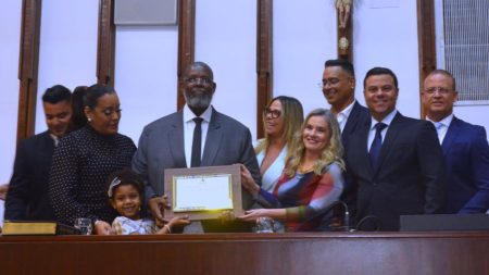 ALBA concede ao cantor Péricles o Título de Cidadão Baiano