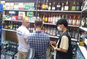 Bebidas alcoólicas impróprias para consumo são apreendidas