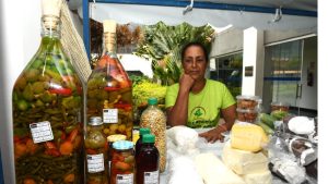 Feira Agroecológica da ALBA oferta alimentos e cosméticos sem agrotóxicos