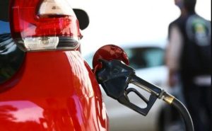 Petrobras reduz preço da gasolina em 4,9%