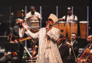show que mistura axé e orquestra